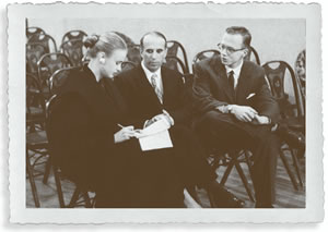 UW student William Bolcom (right) meets with his piano teacher, longtime UW music professor John Verrall (center) and an unidentified woman in this UW room in 1957. Photo courtesy William Bolcom.