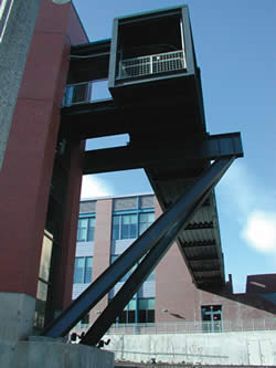 A bold sky bridge connects two new buildings at UW Tacoma. Photo by Brian Anderson.