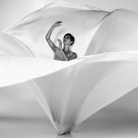 Chamber Dance Company member Chris Kaufman recreates Doris Humphrey's 1920 classic Soaring. Photo by Joel Levin.