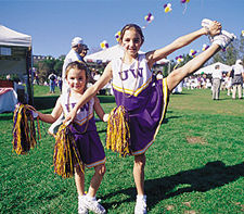 Cheerleaders-in-waiting at the Washington Warm Up