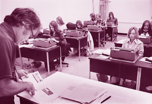 Students in a 1975 journalism class