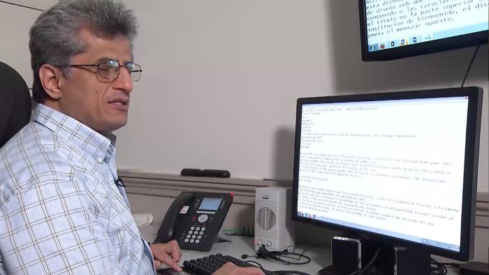 Hadi Rangin shows his screen reader. Hadi Rangin shows his screen reader.
