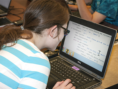 Hannah uses a screen magnification program on her computer.