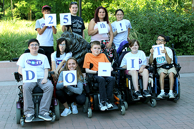Interns celebrate DO-IT’s 25th anniversary during Summer Study 2017. Interns celebrate DO-IT's 25th anniversary during Summer Study 2017.