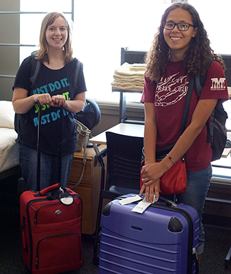 2016 Scholars Micayla and Jayda get settled into their dorm room during Summer Study 2017.