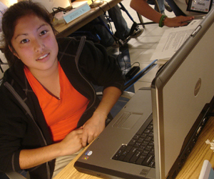 DO-IT Scholar at her computer