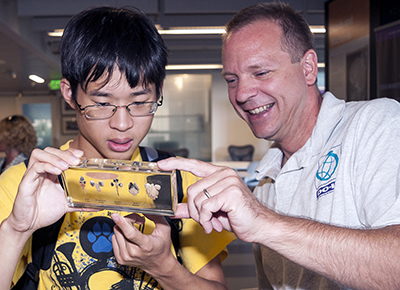 Project Director Scott Bellman showcases mouse brains to a neurodiverse student.