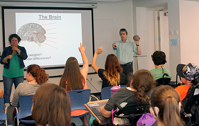 CNT Educator Eric Chudler teaches a classroom of students about the brain.