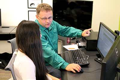 Quorum developer Andreas Stefik answers a question for a student during the 2016 Quorum summer camp at the University of Washington.