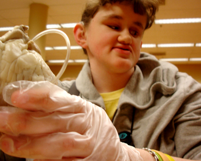 Student conducting a laboratory experiment. Photo of student conducting a laboratory experiment.