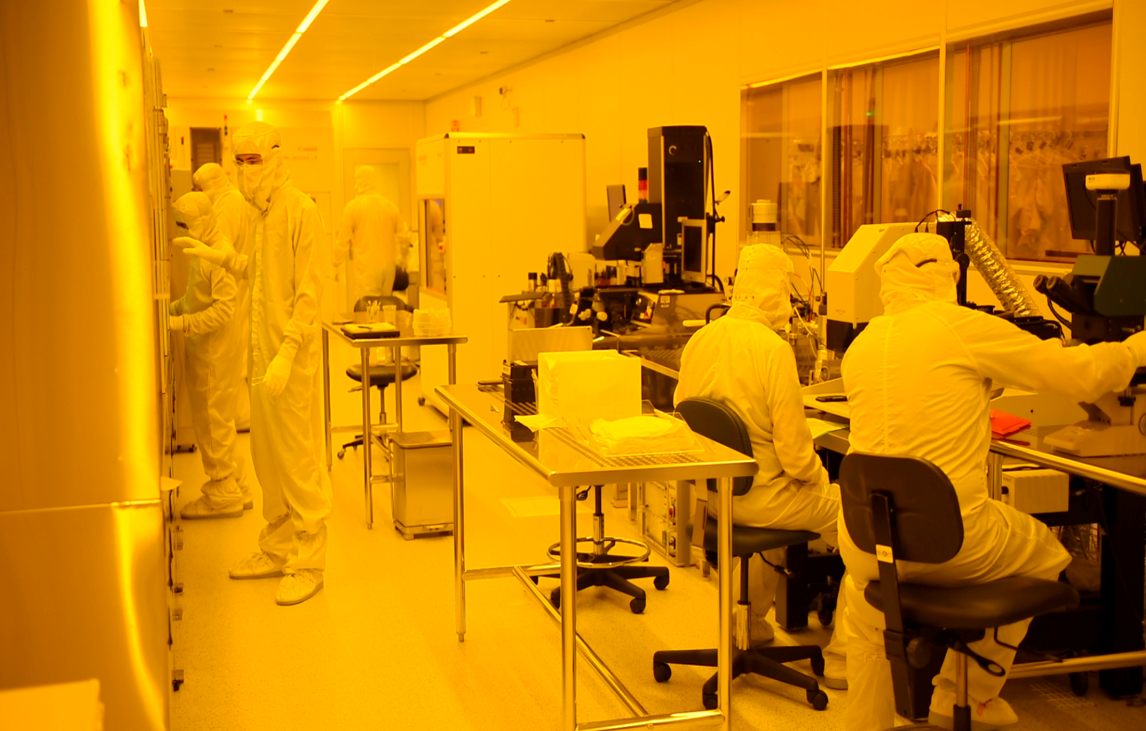 UW NNCI Washington Nanofabrication Facility - image in lab